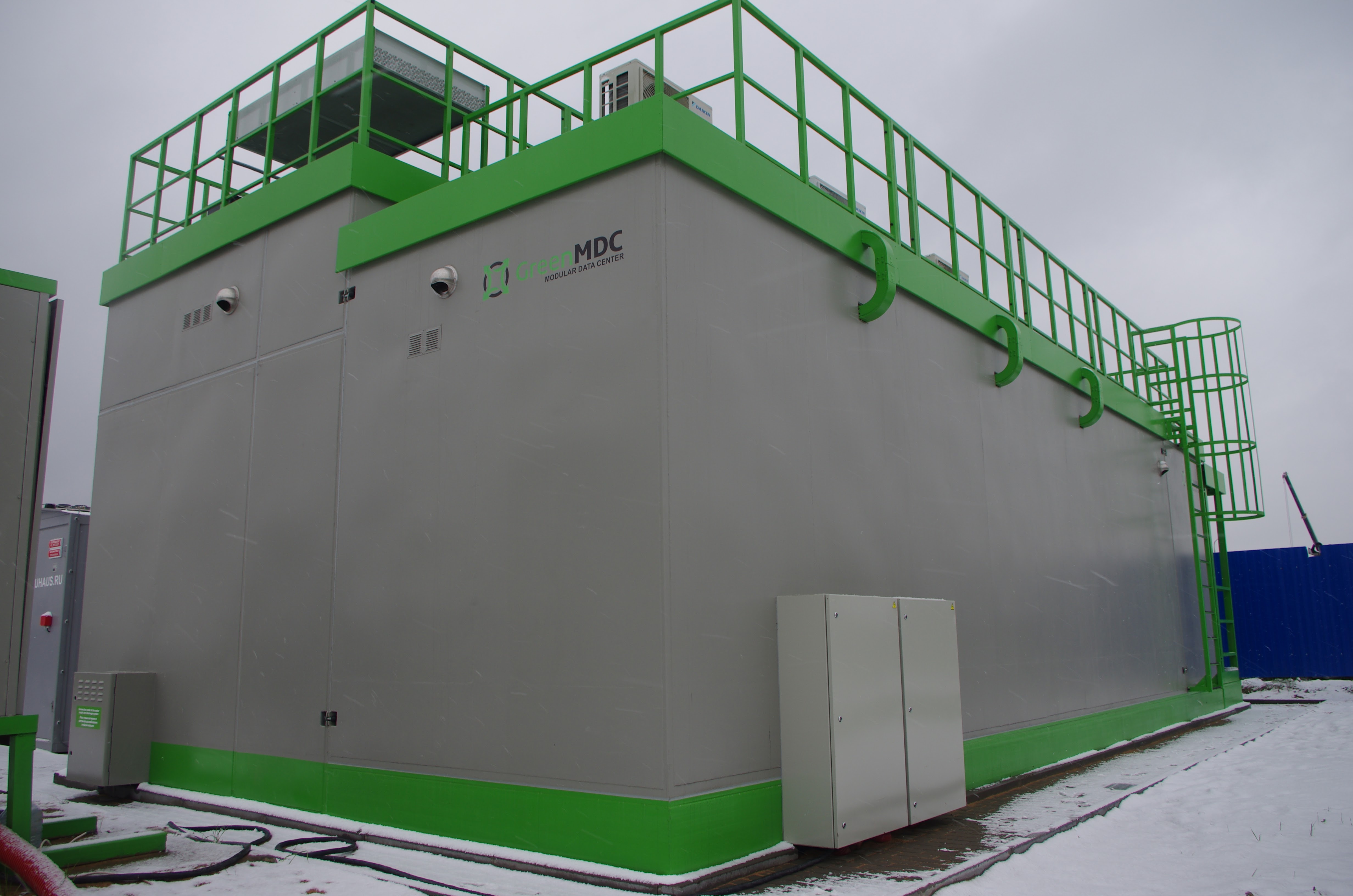  Рис. 1. Модульный ЦОД GreenMDC FixedSized MDC StandardOutdoor12, установленный на объекте Рис. 1. Модульный ЦОД GreenMDC FixedSized MDC StandardOutdoor12, установленный на объекте